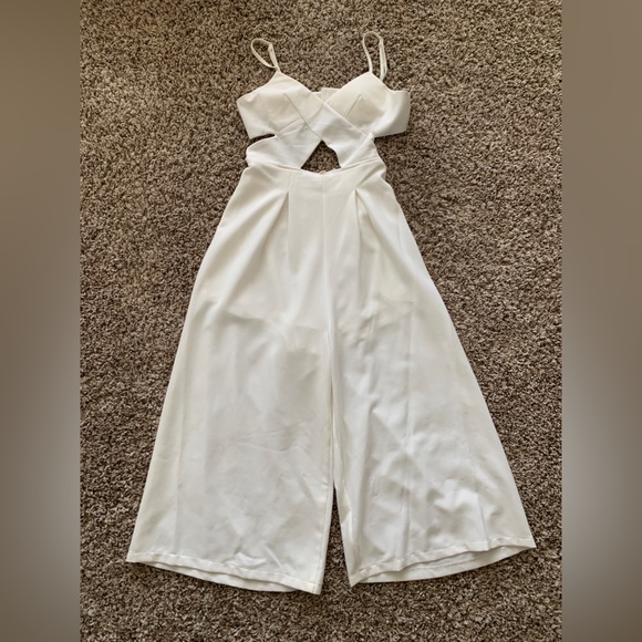 WHITE L’ATISTE JUMPSUIT - WORN ONCE FOR HEADSHOTS - Picture 4 of 7